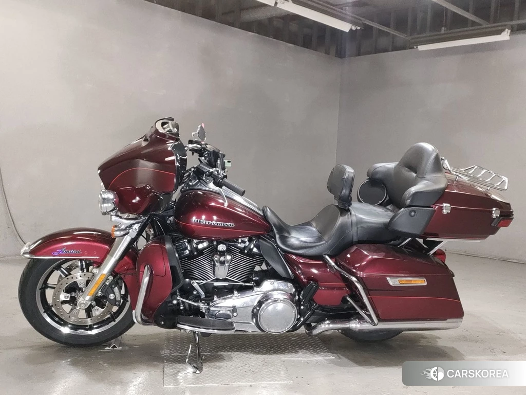 Проданный Harley-Davidson Electra Glide FLHTK1740 2017 из Японии, фото 2