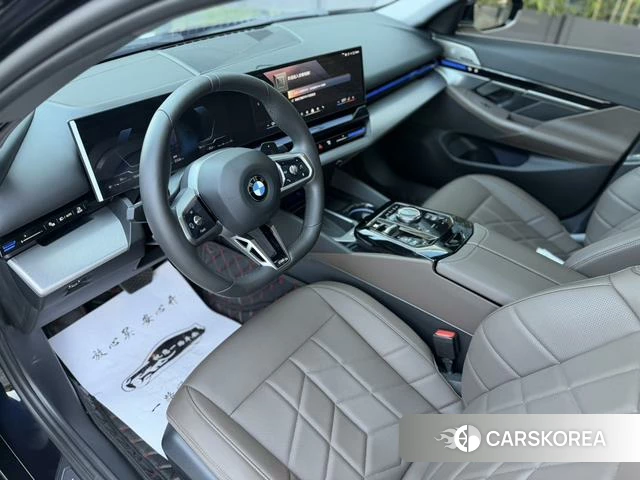 BMW 5 series 2024 Черный из Китая, фото 2