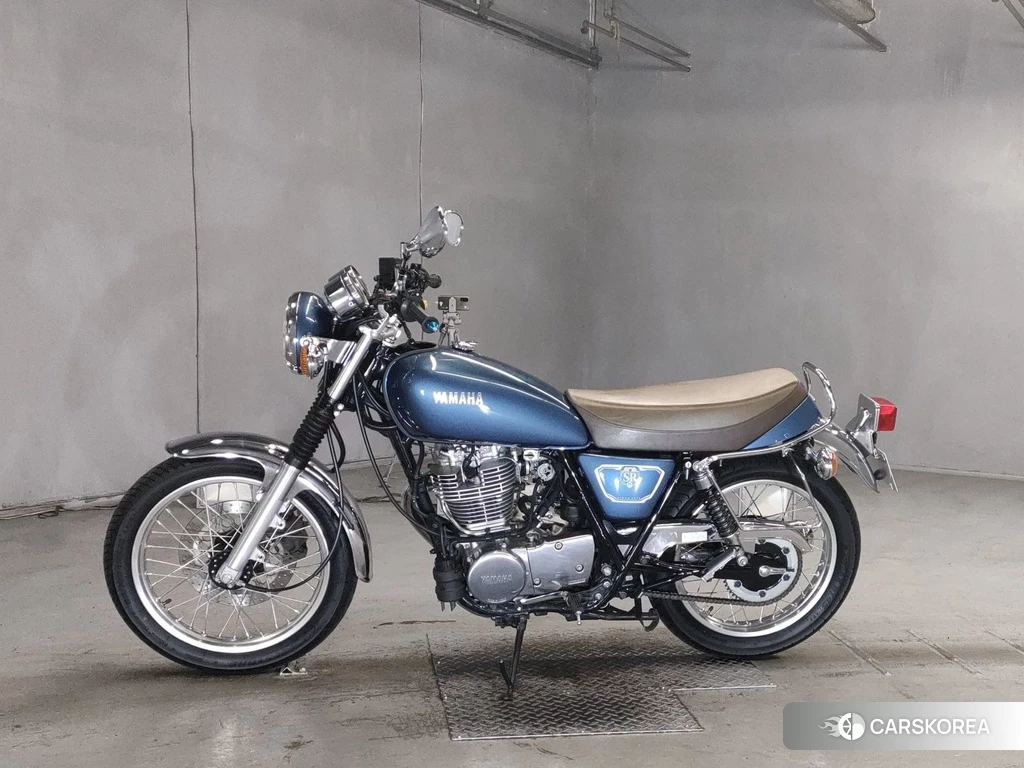 Проданный Yamaha SR 400 2018 из Японии, фото 2