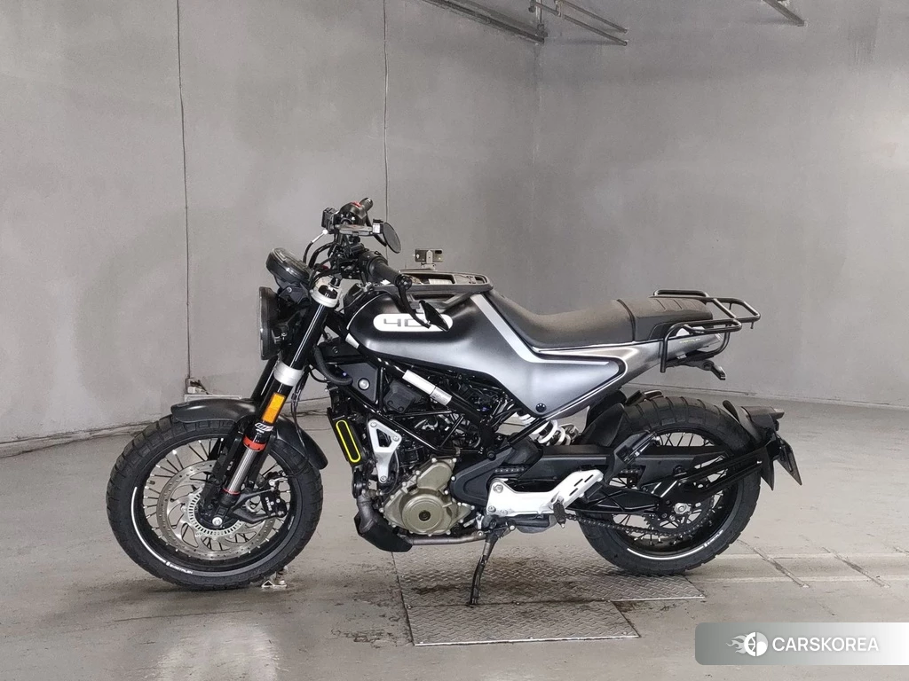 Проданный Husqvarna SVARTPILEN 401 2021 из Японии