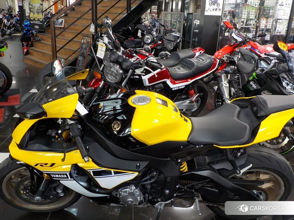 Проданный Yamaha YZF-R1 2016 из Японии