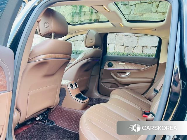 Mercedes-Benz E-class 2023 Черный из Китая, фото 4