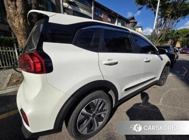 Kia Niro Plus 2022 Белый из Кореи, фото 3