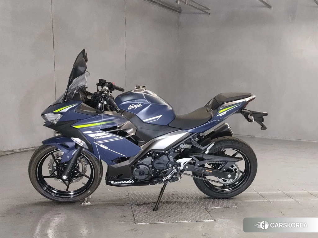 Проданный Kawasaki NINJA 400 2023 из Японии