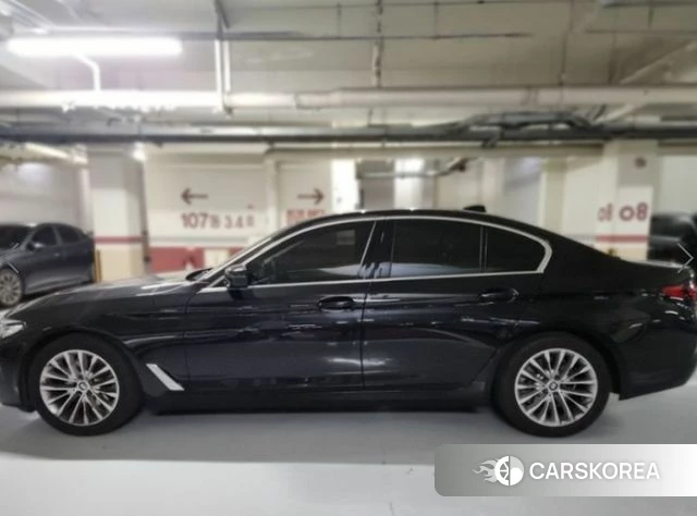 BMW 5 Series (G30) 2023 Черный из Кореи, фото 2