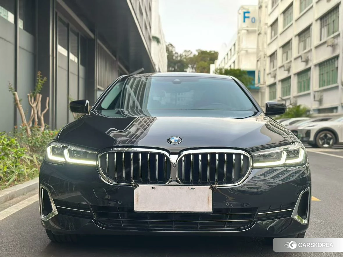 BMW 5 series 2023 Черный из Китая, фото 2