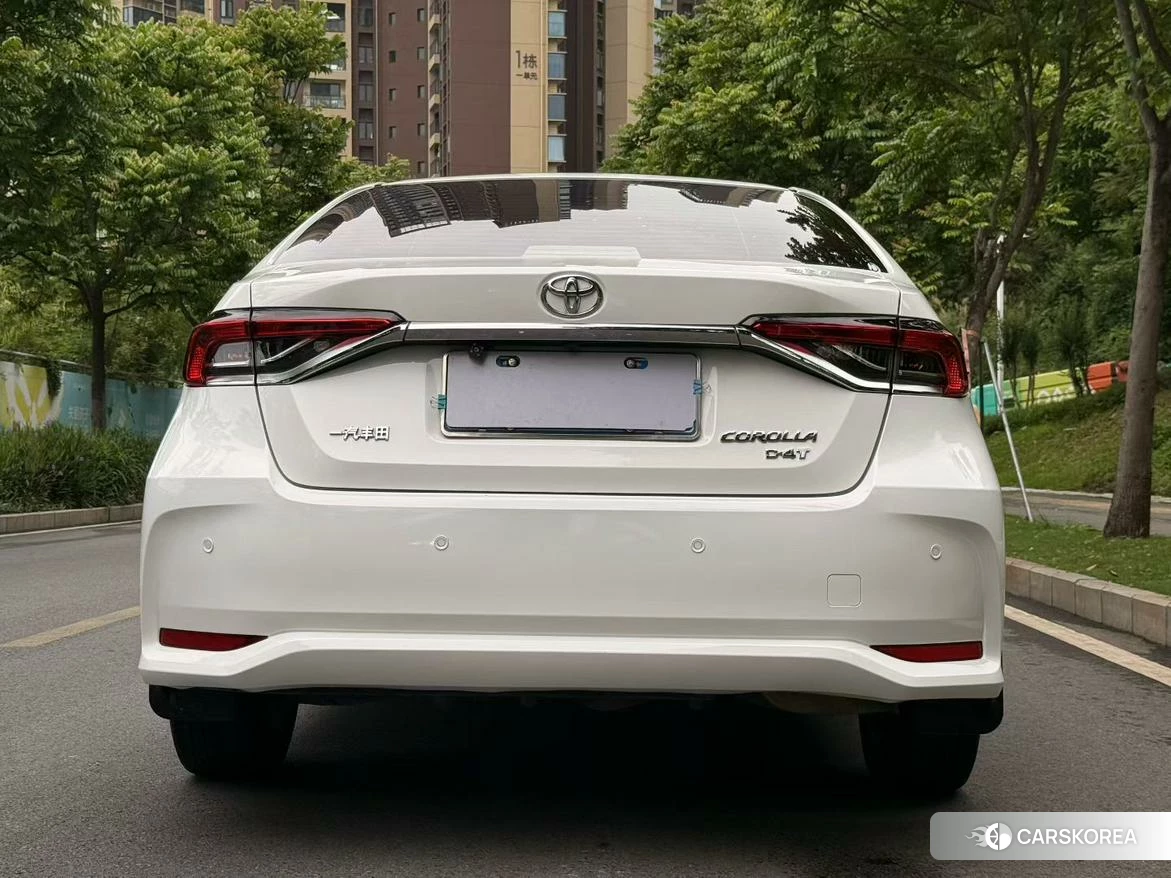 Toyota Corolla 2021 Белый из Китая, фото 2