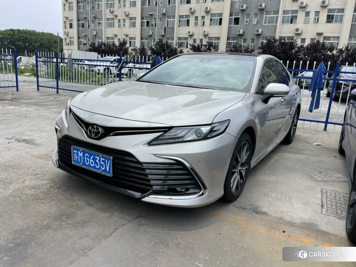 Toyota Camry 2021 Серебристо-серый из Китая, фото 2