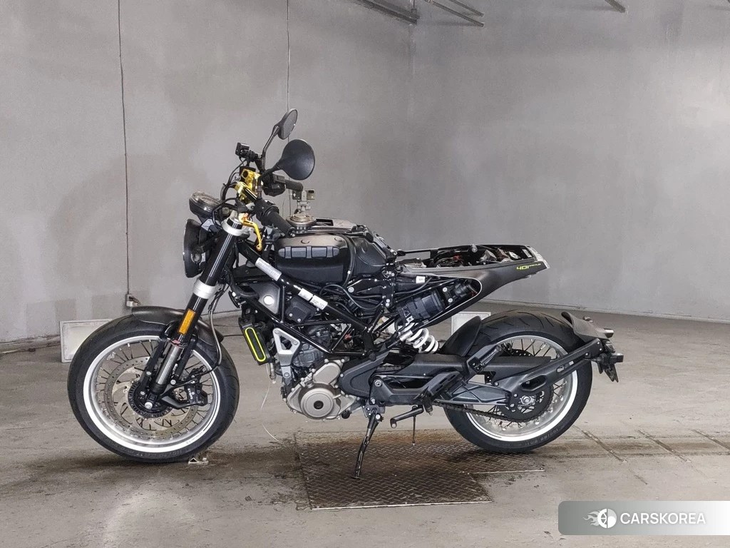 Проданный Husqvarna SVARTPILEN 401 2018 из Японии