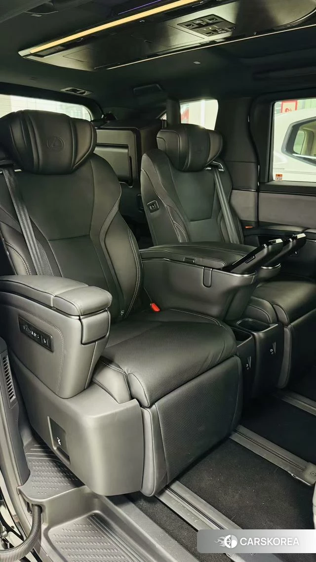 Lexus LM id 4239573 из Китая 12