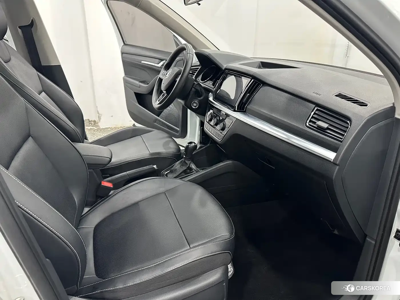 Skoda Komick 2023 Белый из Китая, фото 2