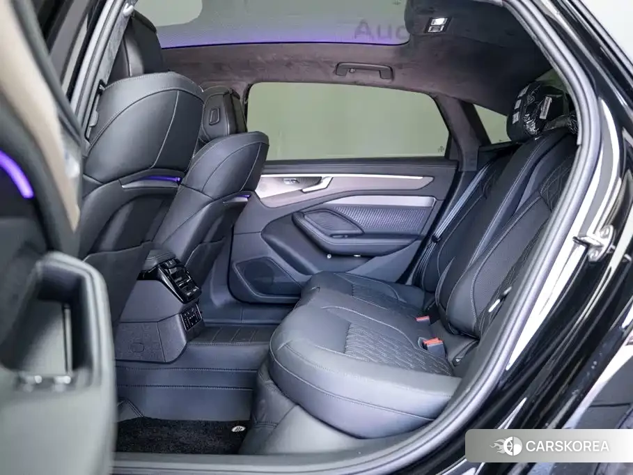 Audi A6L id 4589376 из Китая 12