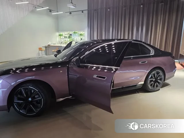 BMW i7 (G70) id 3304908 из Кореи 8