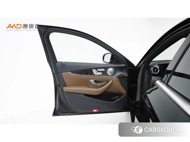 Mercedes-Benz E-class 2022 Черный из Китая, фото 2