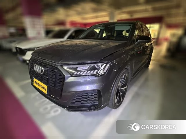 Audi Q7 2021 Темно-серый из Китая, фото 2