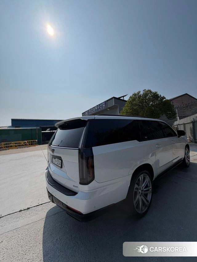 Cadillac Escalade 5th Generation 2025 Белый из Кореи, фото 2