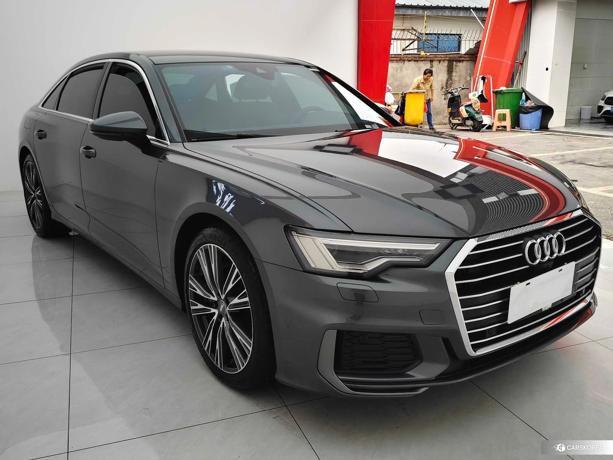 Audi A6L 2020 Темно-серый из Китая, фото 3