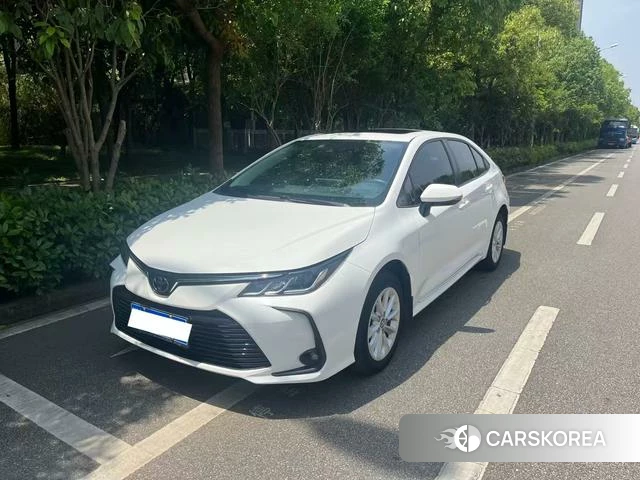 Toyota Corolla 2023 Белый из Китая, фото 2