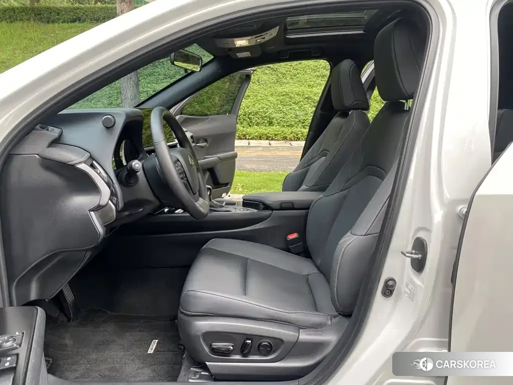 Lexus UX id 4628298 из Китая 11