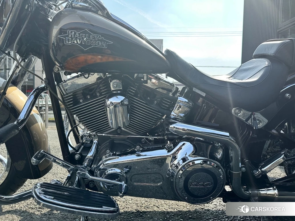 Проданный Harley-Davidson Heritage Springer FLSTSE1800 CVO 2011 из Японии, фото 2