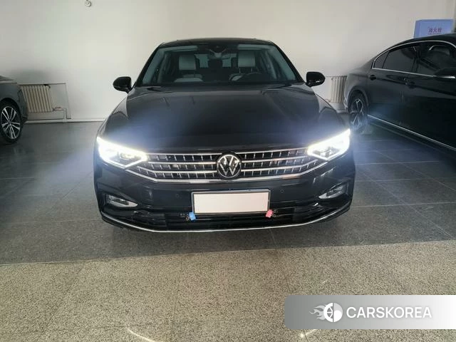 Volkswagen Magotan 2024 Черный из Китая, фото 2