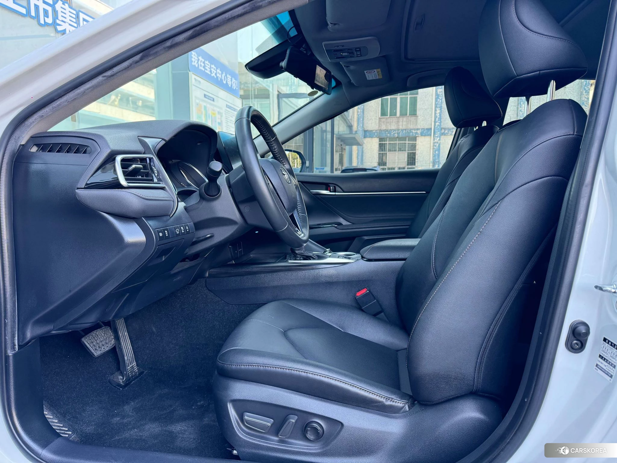 Toyota Camry 2021 Белый из Китая, фото 4