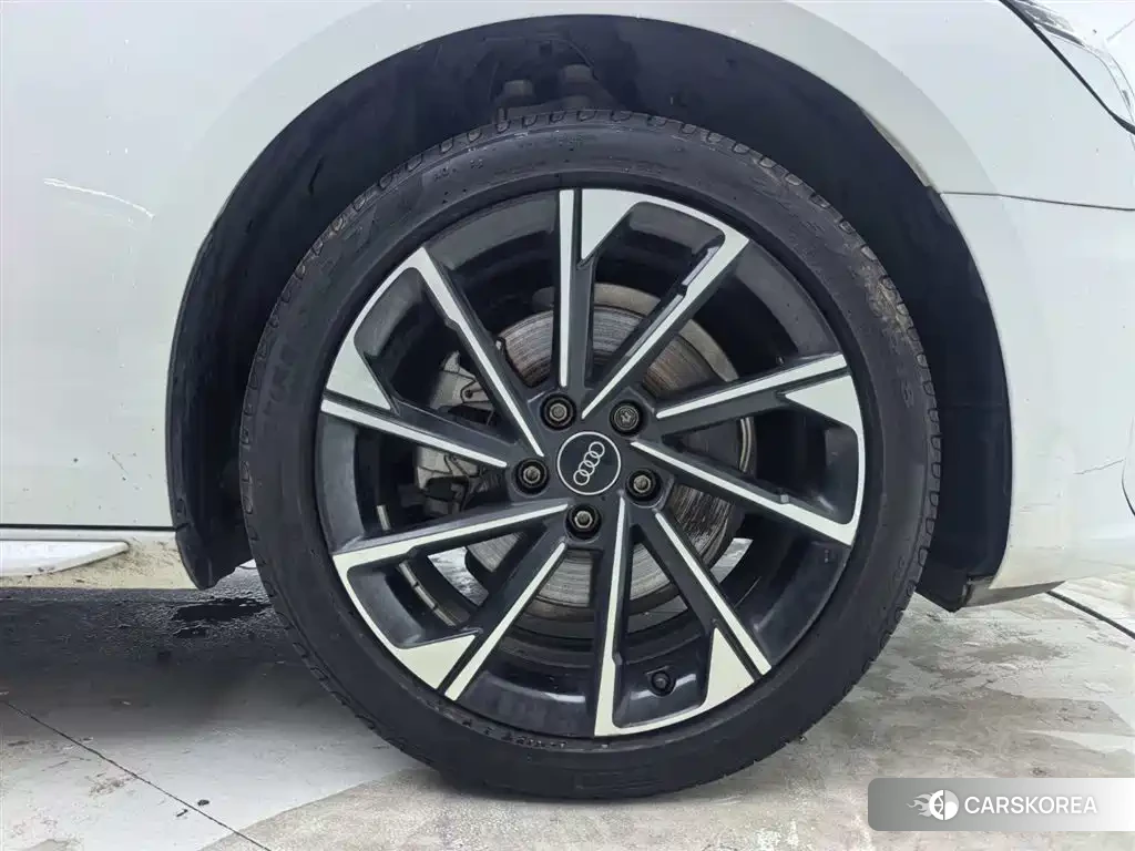 Audi A4L id 4601738 из Китая 12