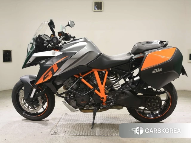 KTM 1290 SUPER DUKE GT 2017 из Японии