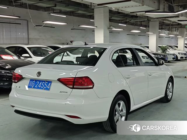 Volkswagen Lavida 2023 Белый из Китая, фото 2