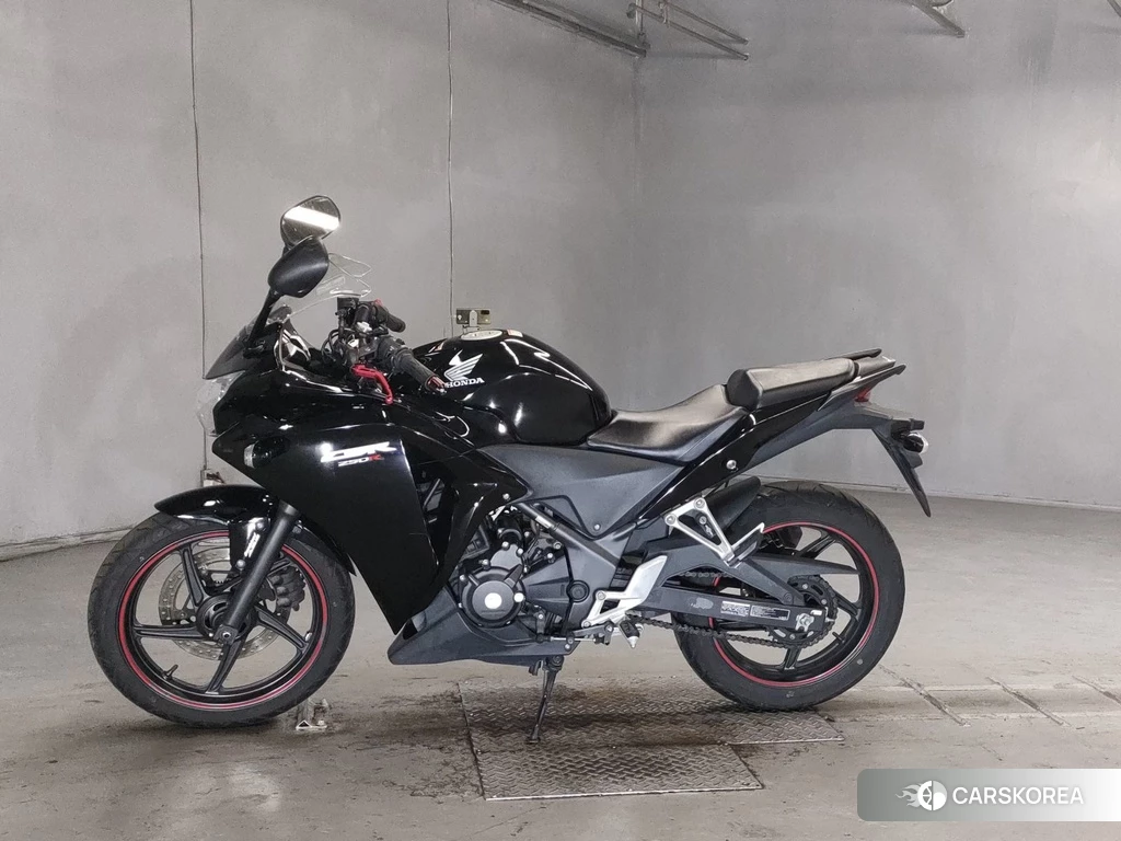 Проданный Honda CBR250R 2013 из Японии