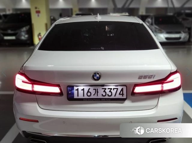 BMW 5 Series (G30) 2023 Белый из Кореи, фото 2