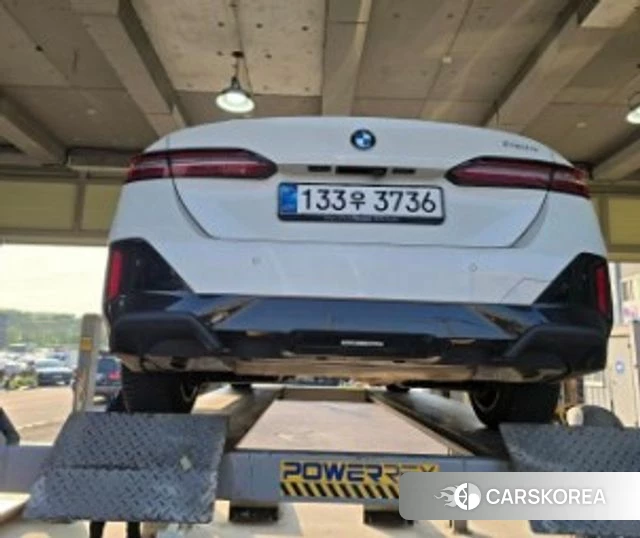 BMW 5 Series (G60) 2025 Белый из Кореи, фото 2