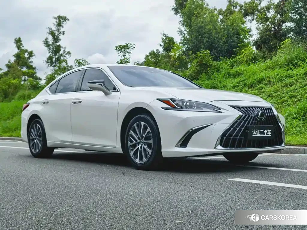 Lexus ES id 4659709 из Китая 12