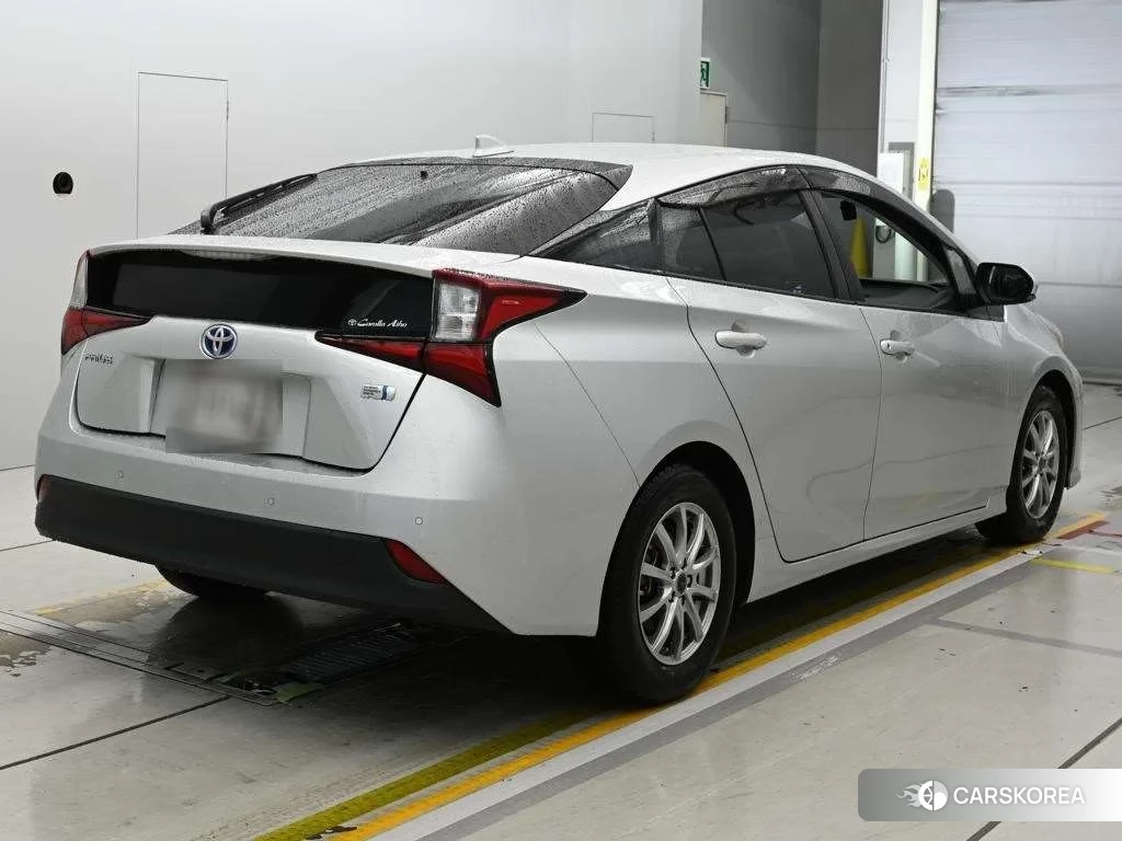 Toyota Prius 2022 из Японии, фото 2