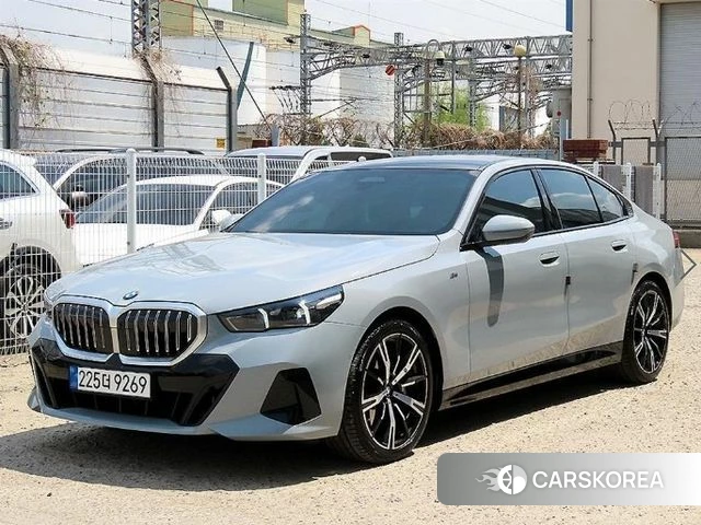 BMW 5 Series (G60) 2025 Серый из Кореи, фото 2