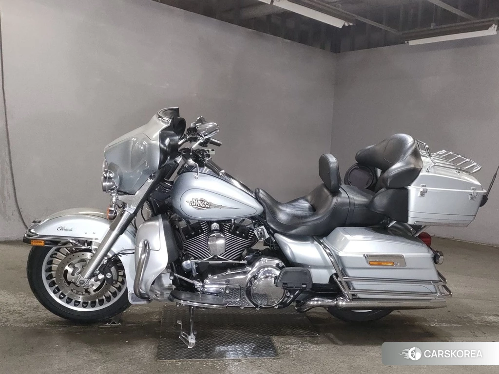 Проданный Harley-Davidson Electra Glide FLHTC1580 2011 из Японии