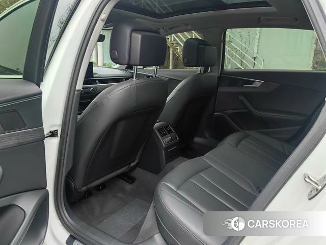 Audi A4L 2022 Белый из Китая, фото 2