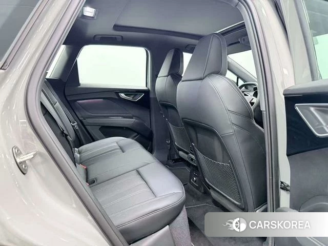 Audi Q4 e-tron 2024 Темно-серый из Китая, фото 2