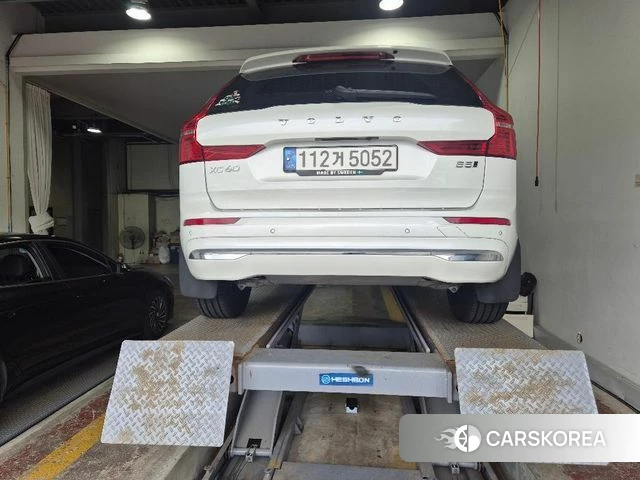Volvo XC60 second Generation 2022 Белый из Кореи, фото 2