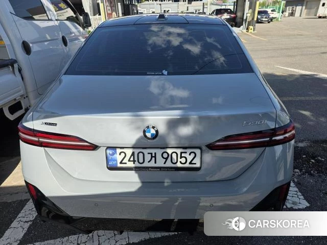 BMW 5 Series (G60) 2024 Серебристо-серый из Кореи, фото 2