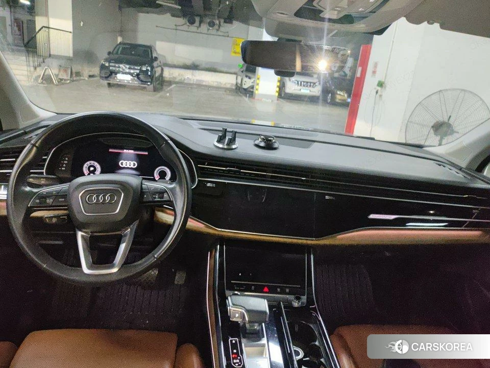 Audi Q7 2020 Черный из Китая, фото 2