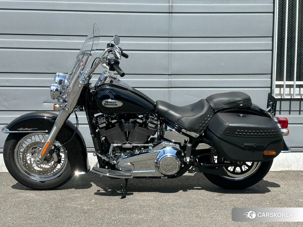 Проданный Harley-Davidson Softail Heritage Classic FLHCS1870 2023 из Японии, фото 2