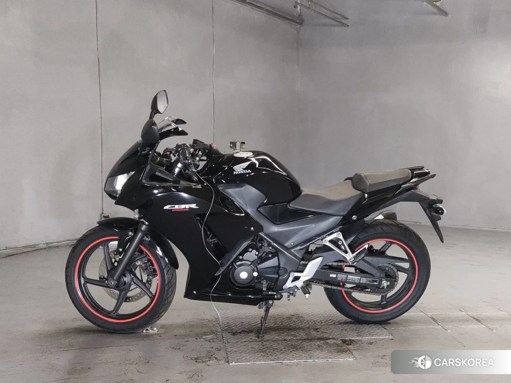 Проданный Honda CBR250R 2015 из Японии