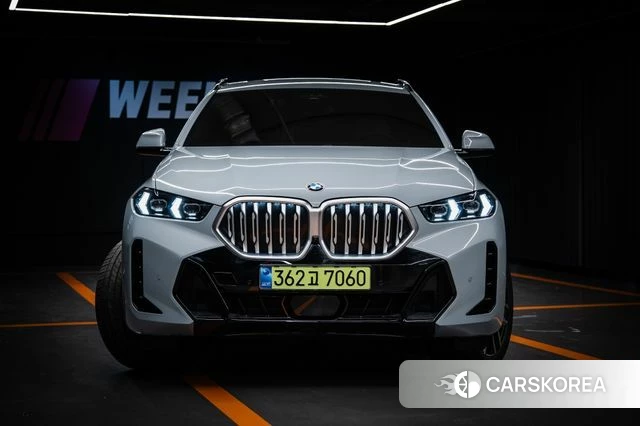 BMW X6 (G06) 2025 Светло-серебряный цвет из Кореи, фото 2