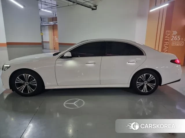 Mercedes-Benz E-Class W214 2024 Белый из Кореи, фото 2