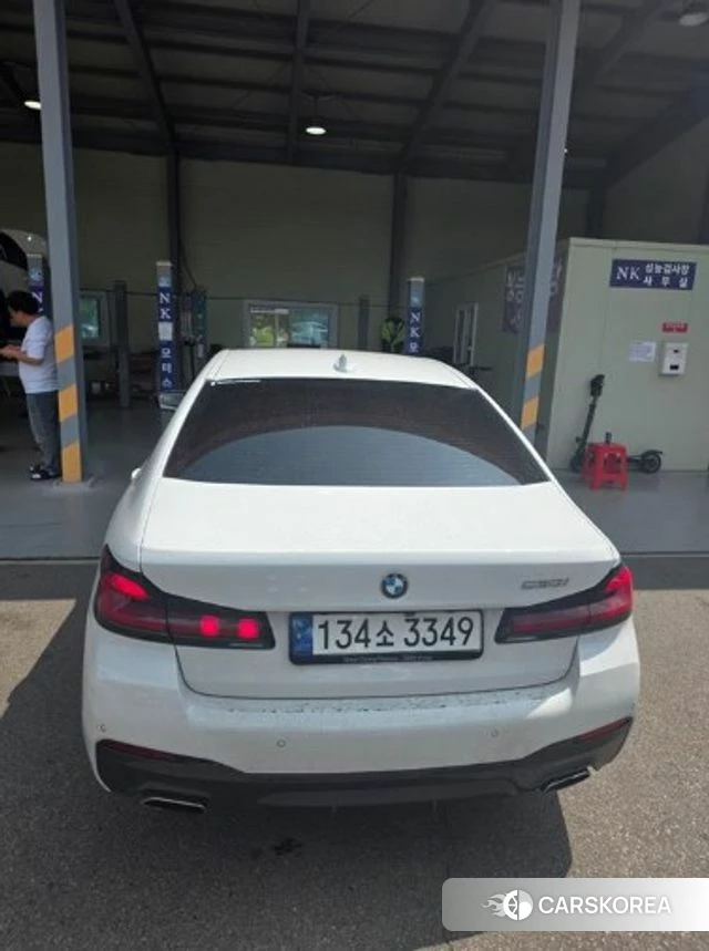 BMW 5 Series (G30) 2023 Белый из Кореи, фото 2