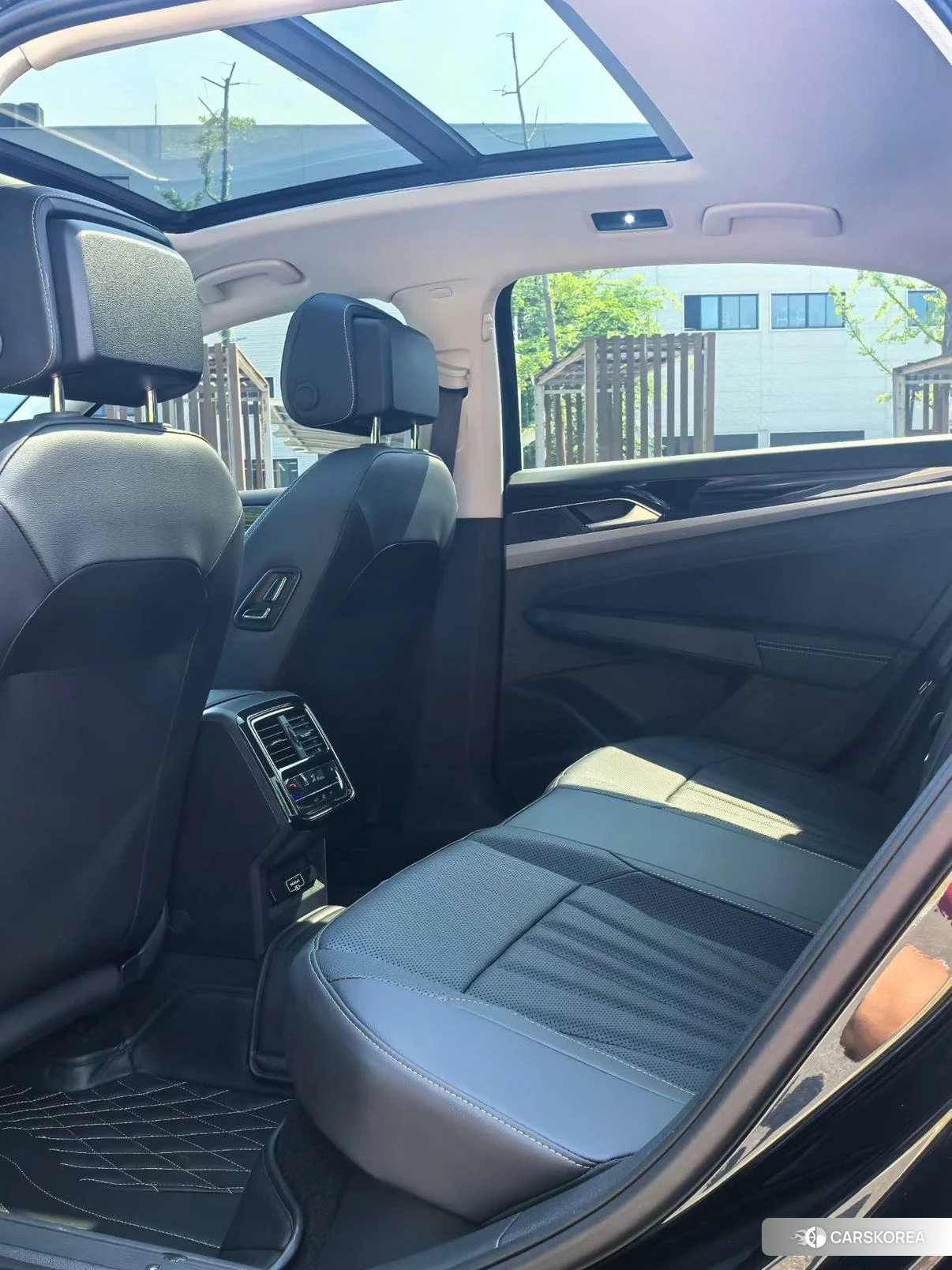 Volkswagen Passat 2025 Черный из Китая, фото 2