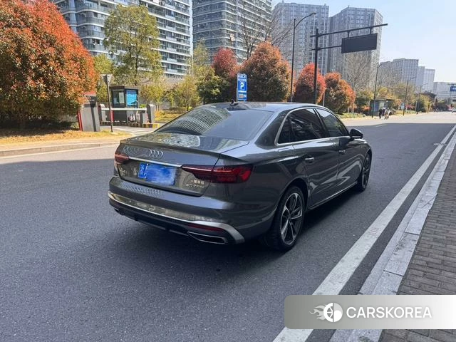 Audi A4L 2022 Темно-серый из Китая, фото 3