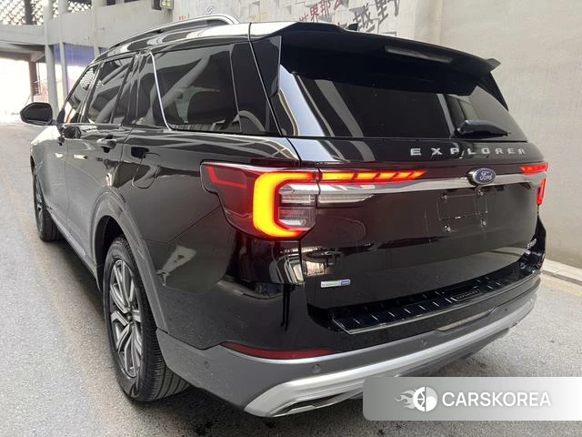 Ford Explorer 2023 Черный из Китая, фото 5