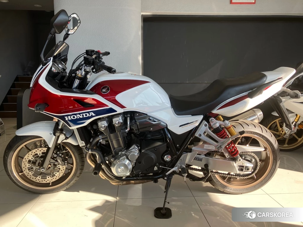 Проданный Honda CB1300SF BOLDOR ABS 2016 из Японии